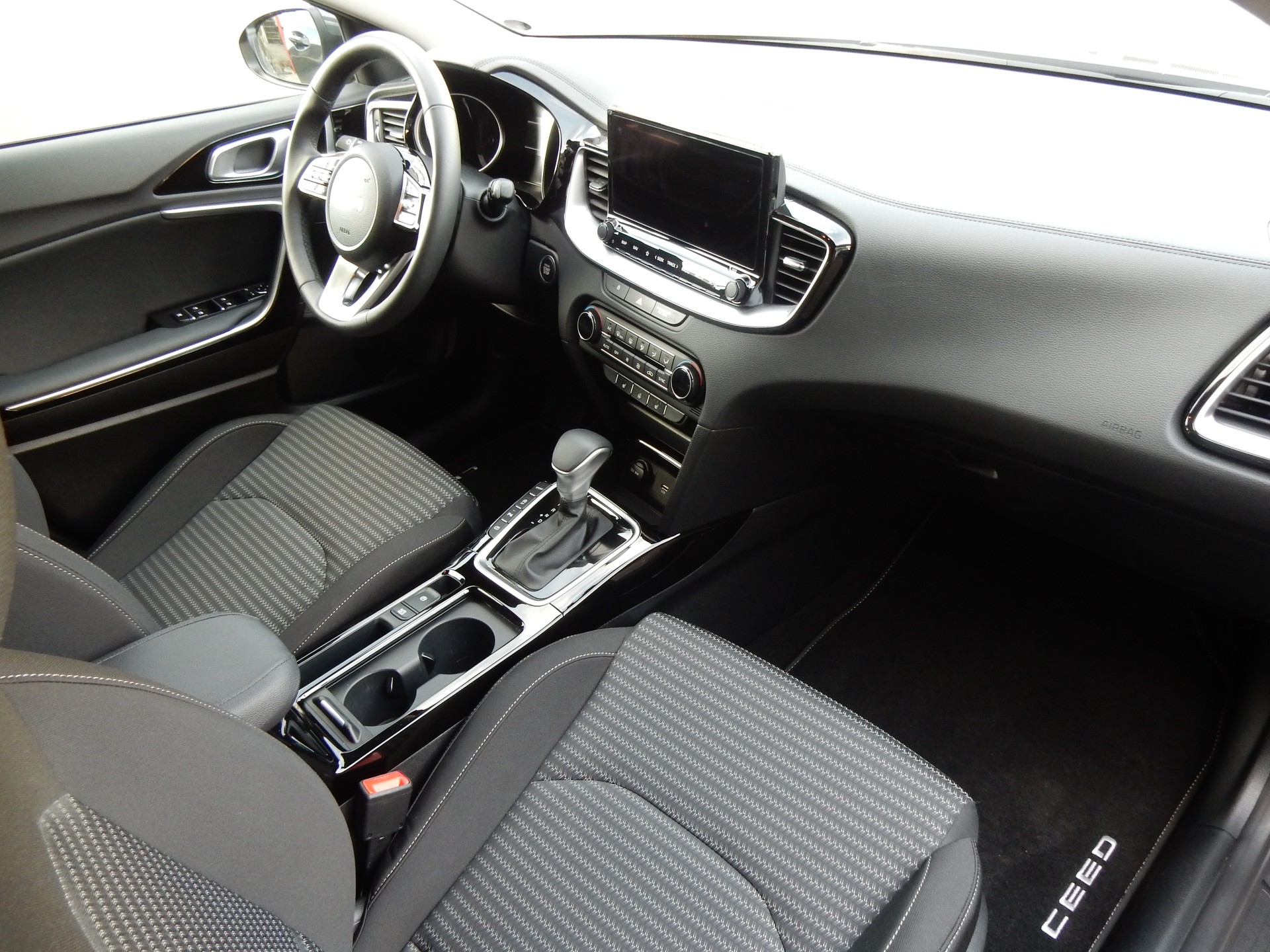 KIA Ceed Sportswagon 1.5 T-GDi DCT Spirit (Style)-image-9