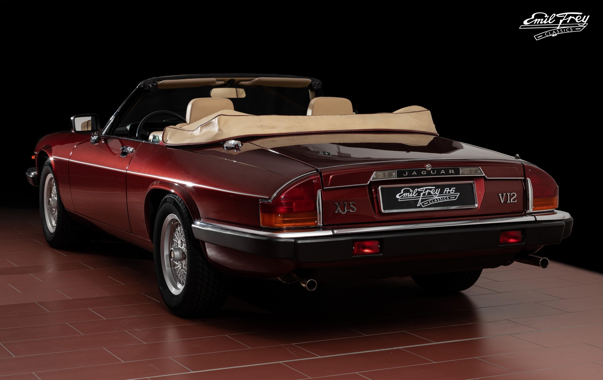 JAGUAR V12 Convertible-image-2