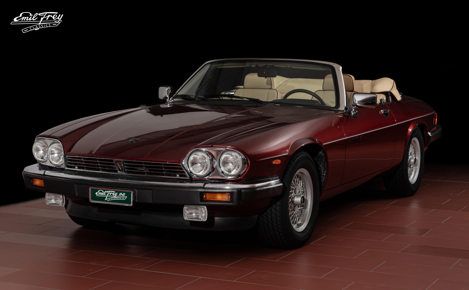 JAGUAR V12 Convertible-image-0