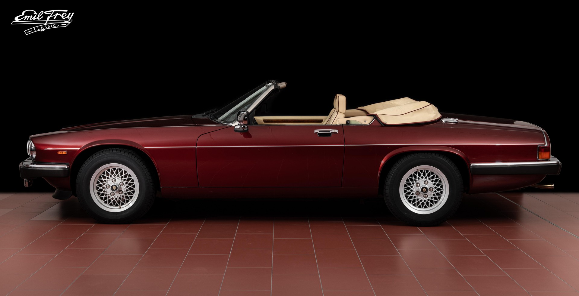 JAGUAR V12 Convertible-image-1