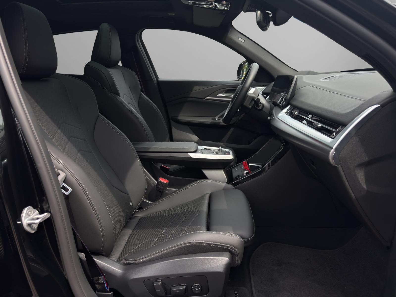 BMW iX2 30 xDrive-image-14