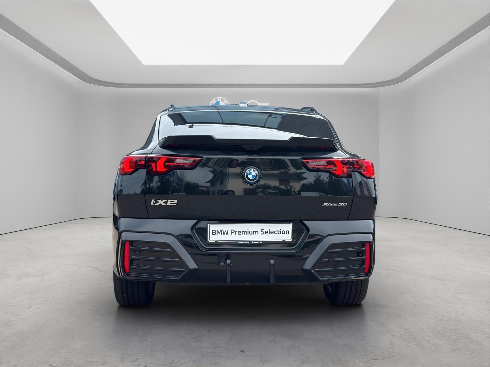 BMW iX2 30 xDrive-image-3