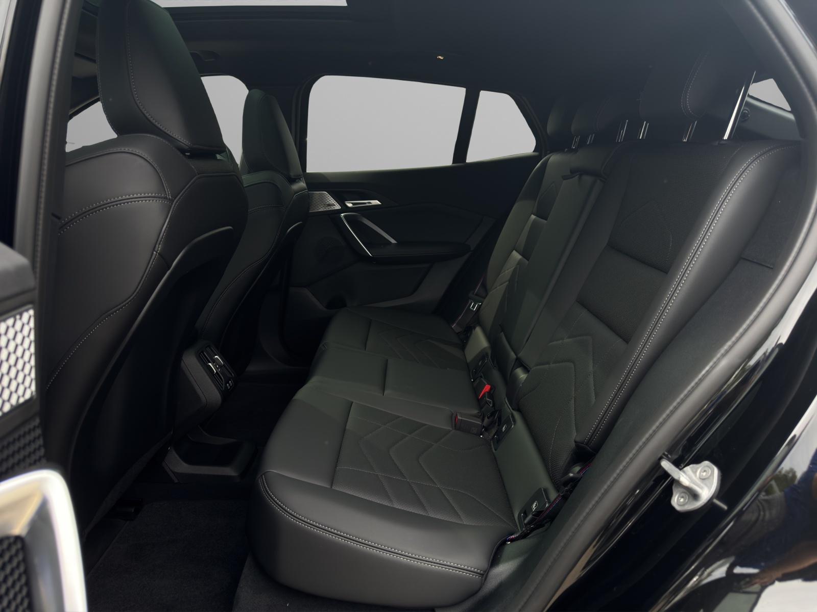 BMW iX2 30 xDrive-image-13