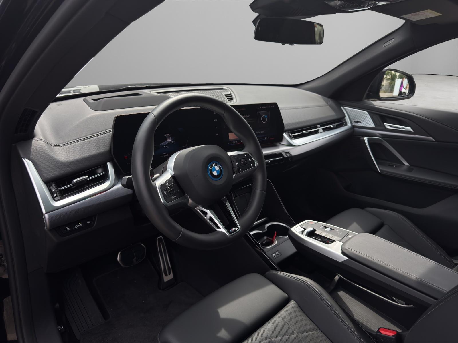 BMW iX2 30 xDrive-image-11