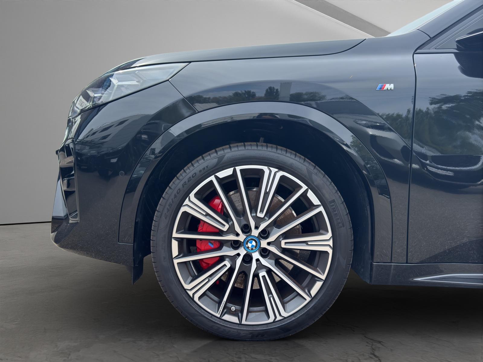 BMW iX2 30 xDrive-image-8