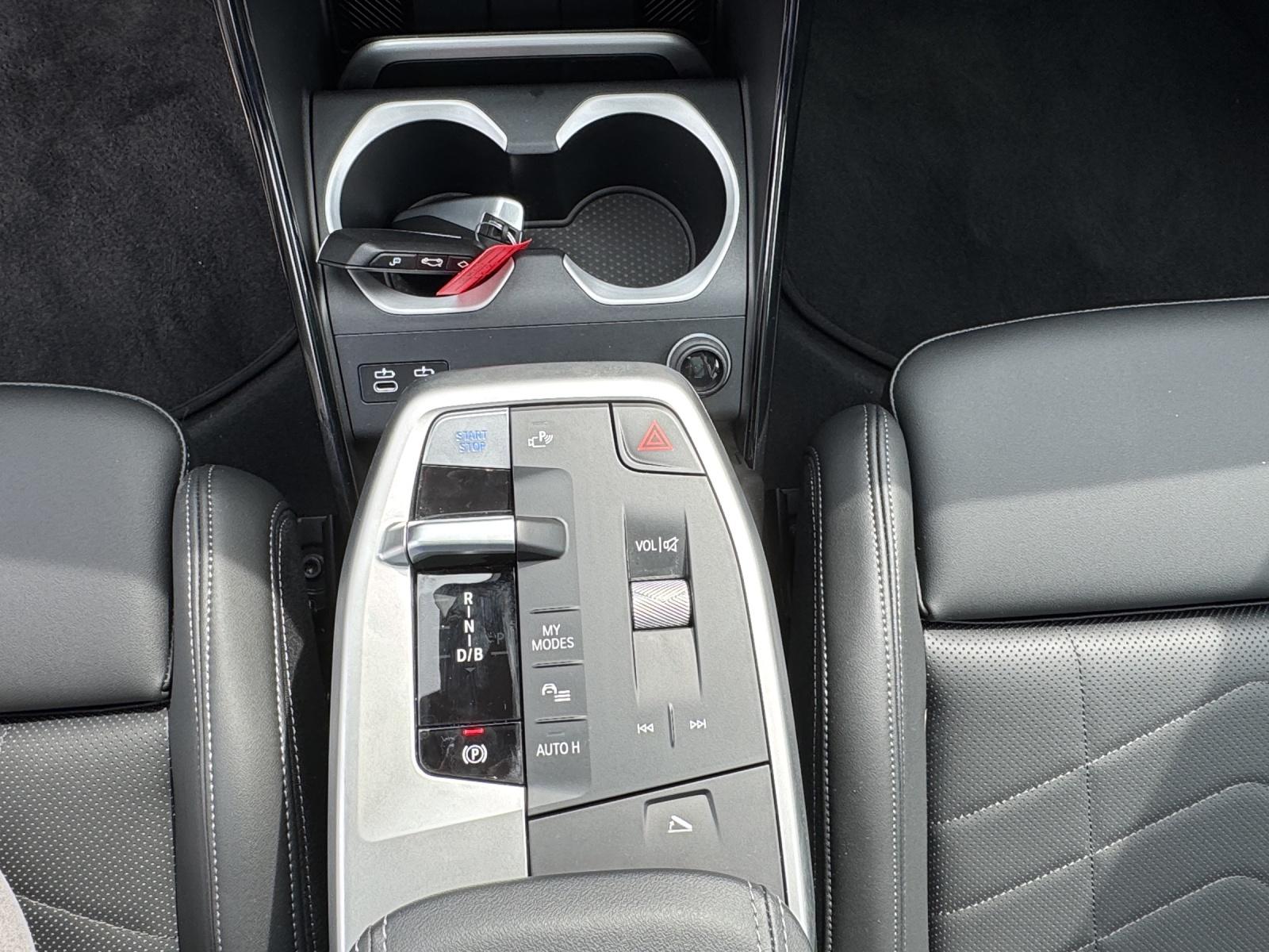 BMW iX2 30 xDrive-image-19
