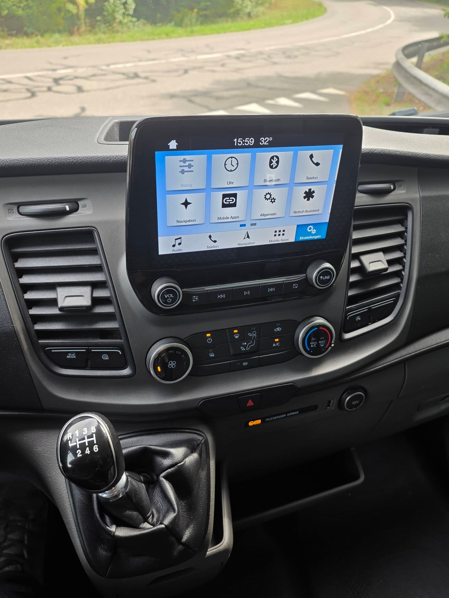 FORD Transit 350 L2 Trend 2.0 TDCi 185 RWD-image-8