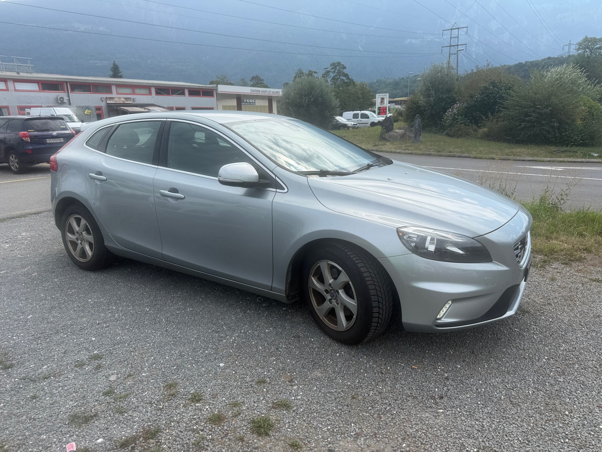 VOLVO V40 T4 Kinetic Powershift-image-3