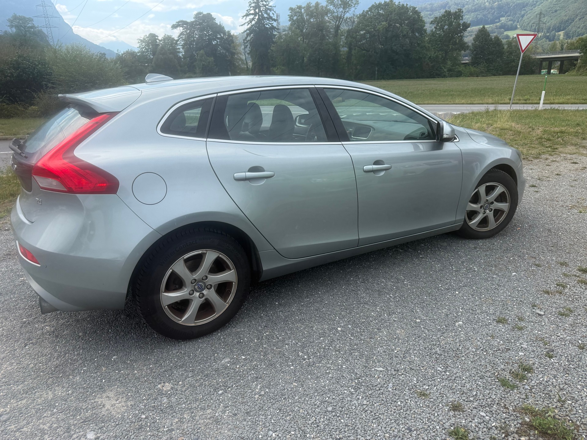 VOLVO V40 T4 Kinetic Powershift-image-2