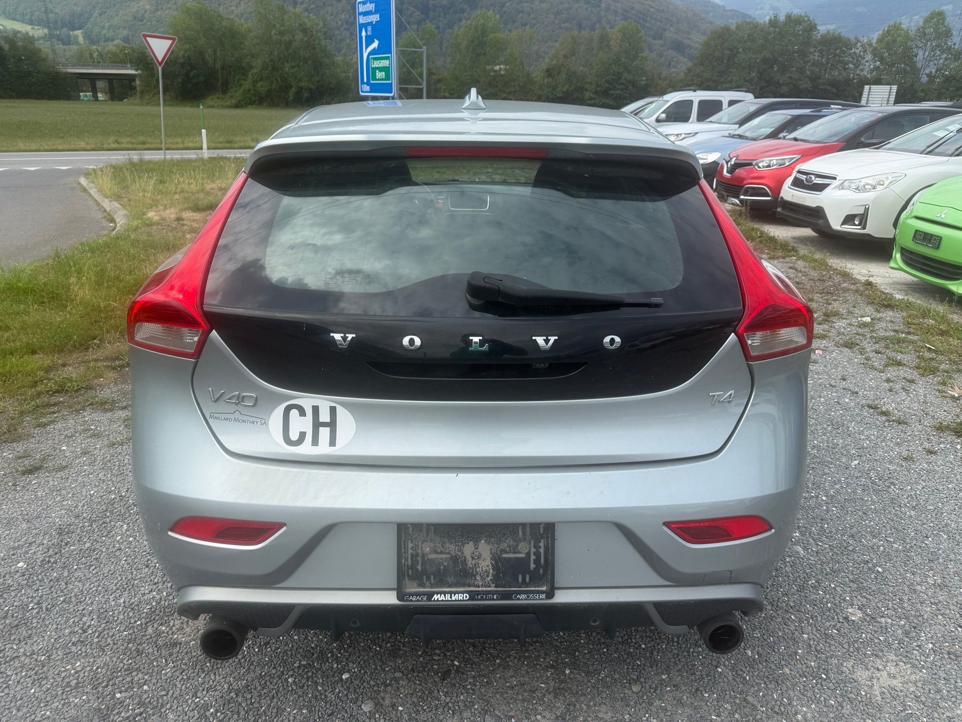 VOLVO V40 T4 Kinetic Powershift-image-1