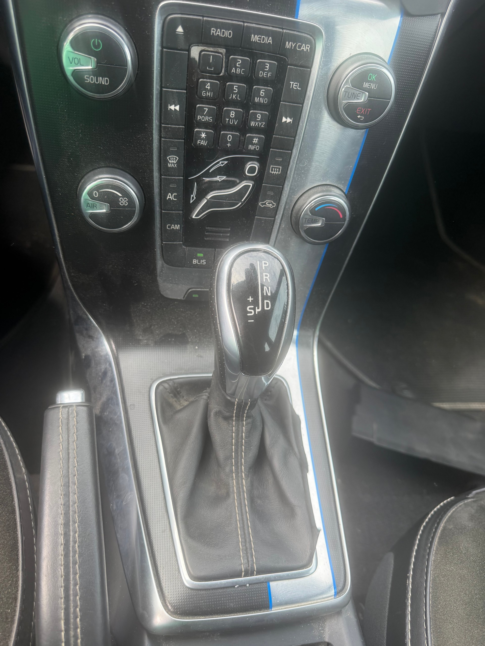 VOLVO V40 T4 Kinetic Powershift-image-8