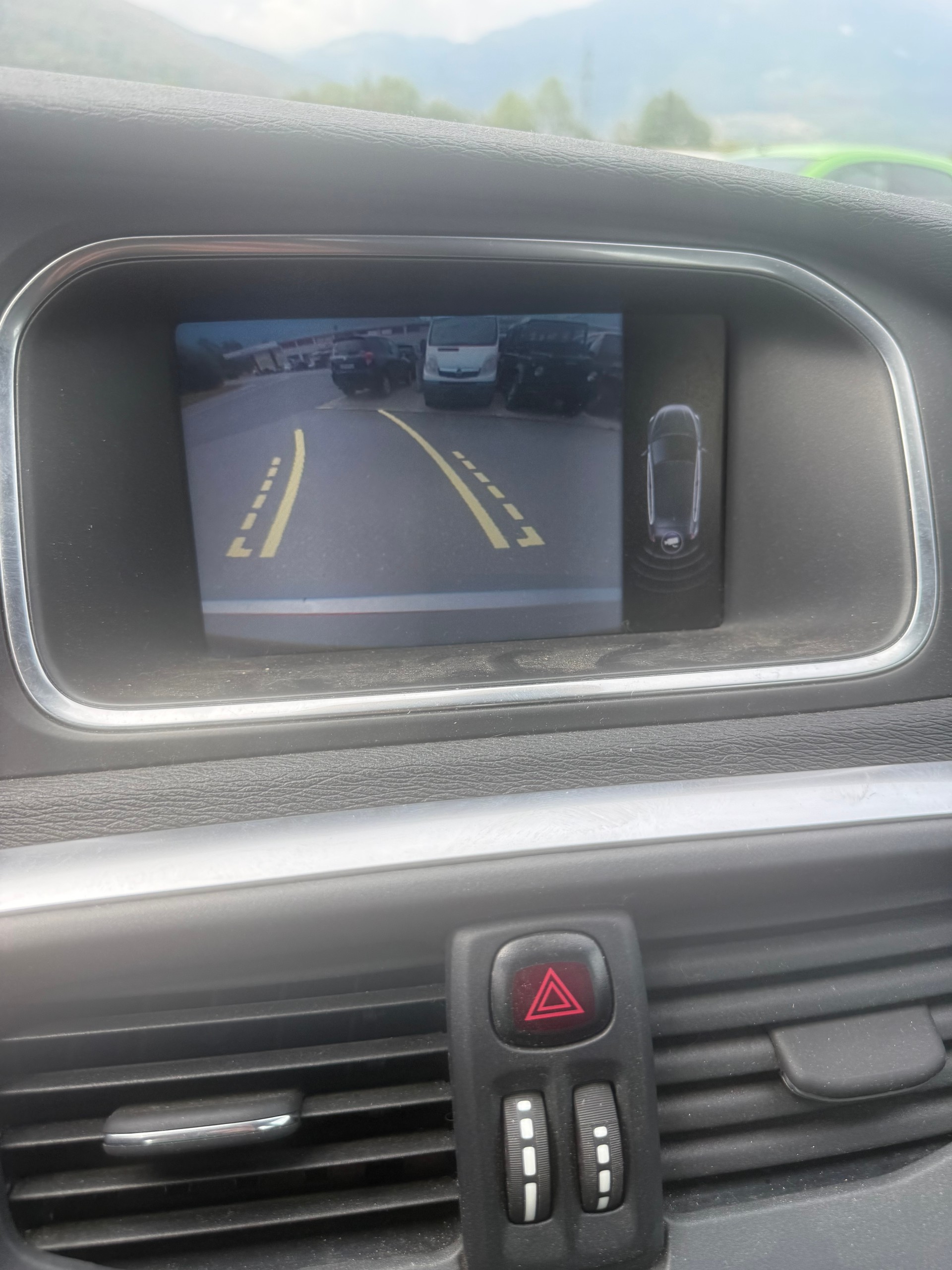 VOLVO V40 T4 Kinetic Powershift-image-11