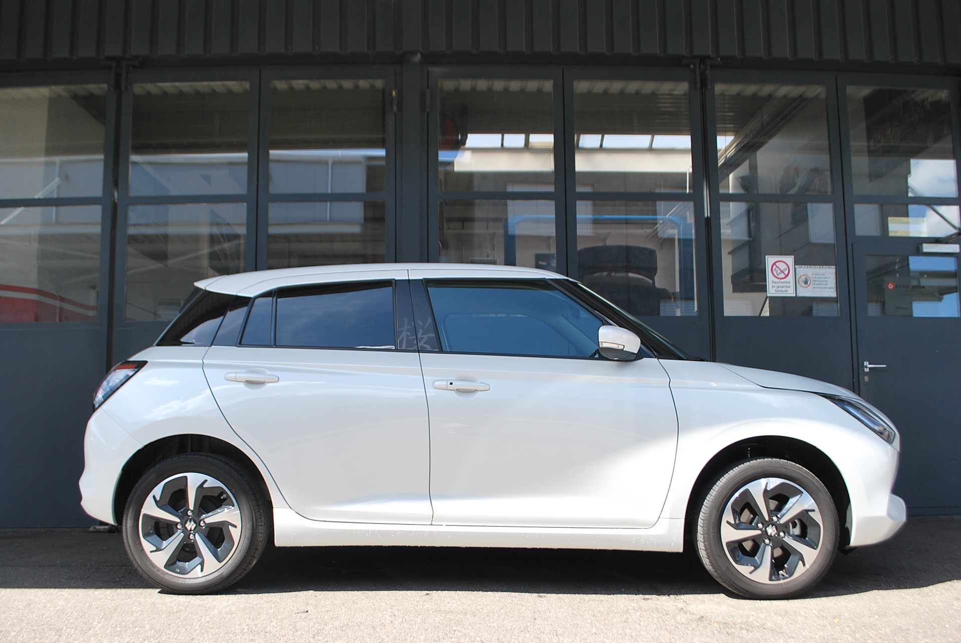 SUZUKI Swift 1.2 Sakura Top Hybrid 4x4-image-2