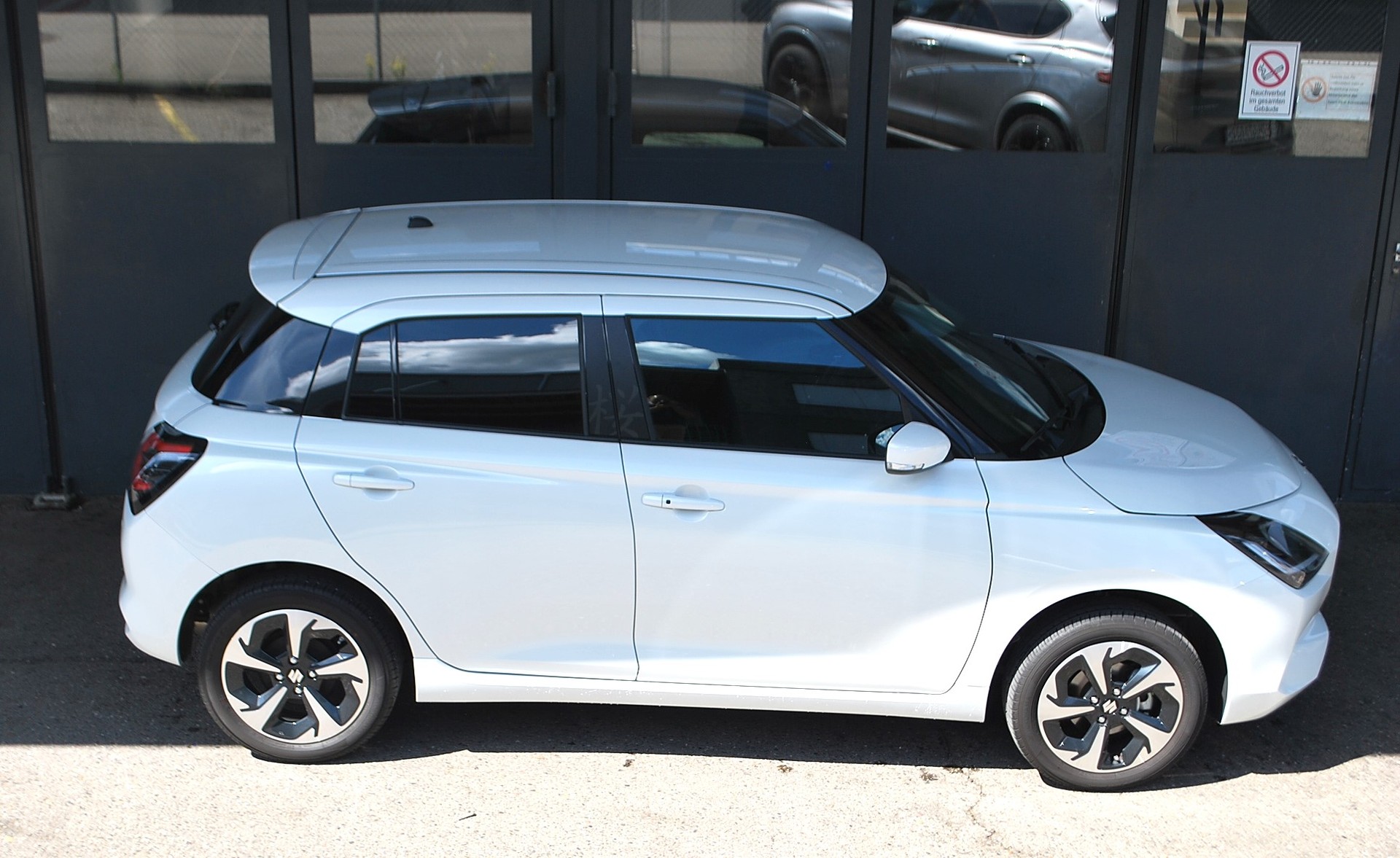 SUZUKI Swift 1.2 Sakura Top Hybrid 4x4-image-6