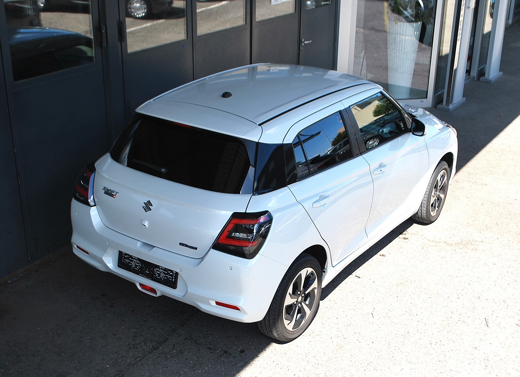 SUZUKI Swift 1.2 Sakura Top Hybrid 4x4-image-7