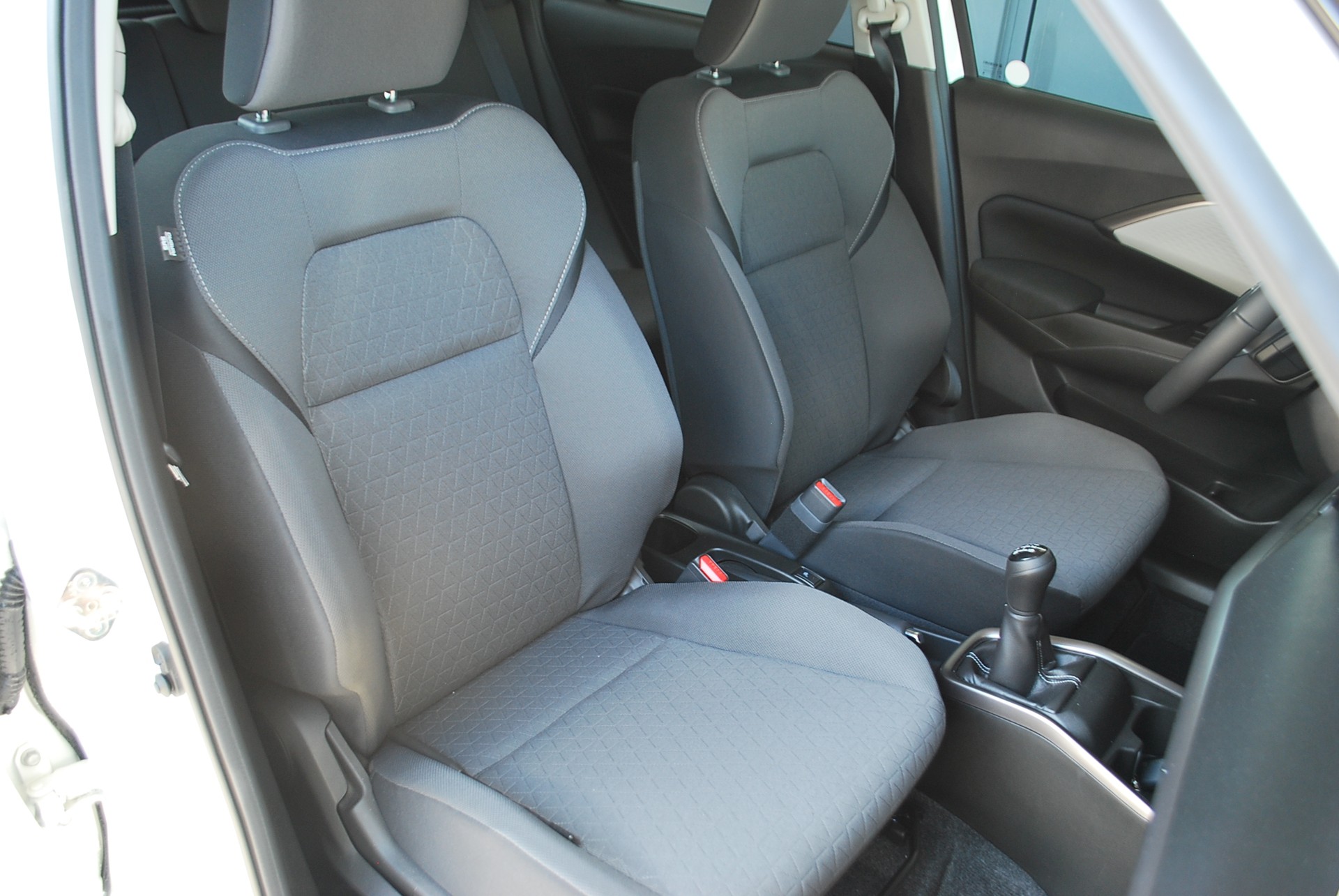 SUZUKI Swift 1.2 Sakura Top Hybrid 4x4-image-9