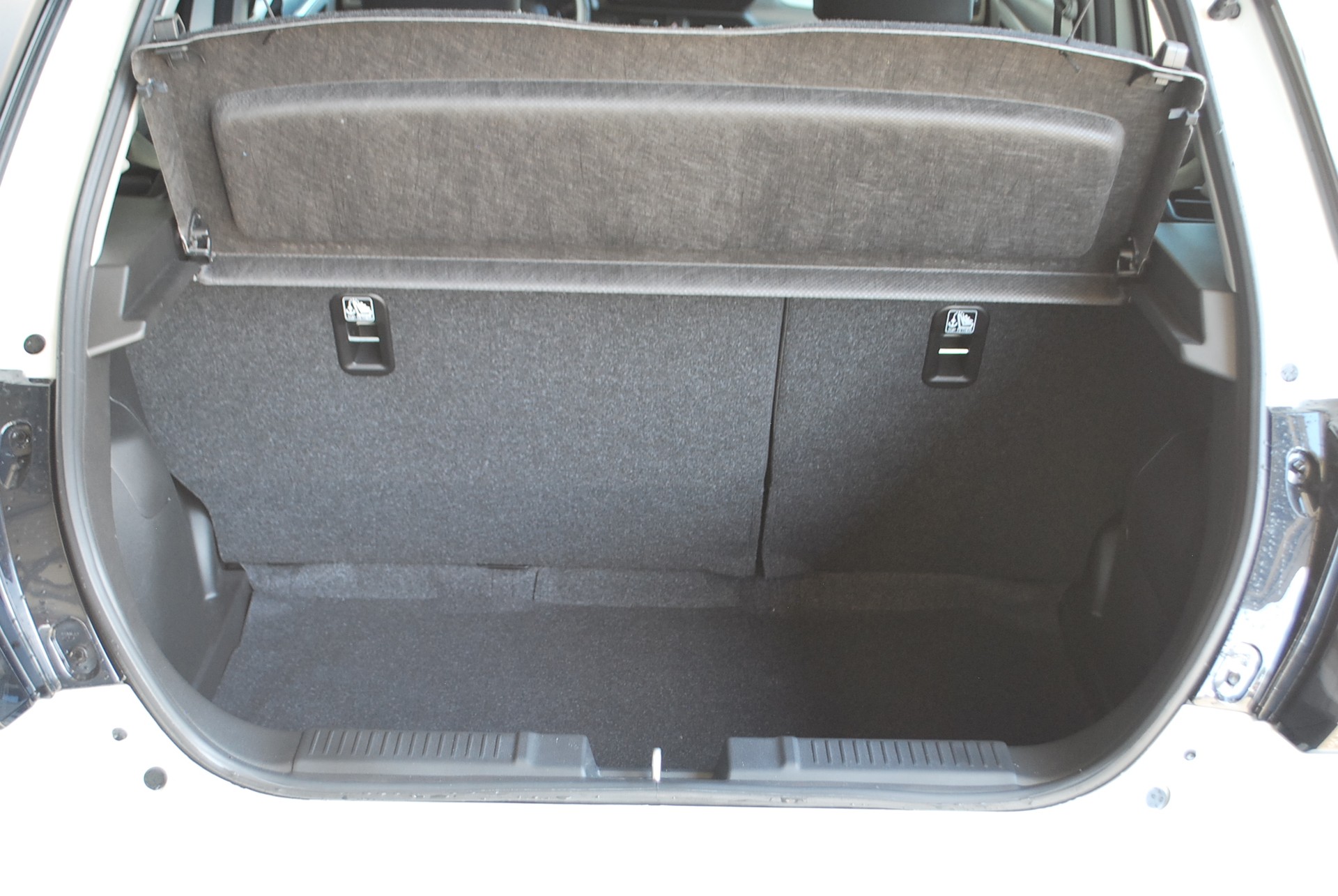 SUZUKI Swift 1.2 Sakura Top Hybrid 4x4-image-8