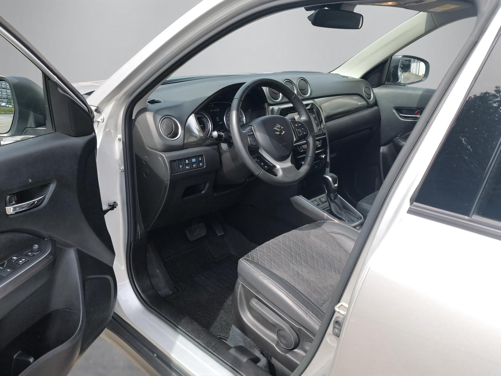 SUZUKI Vitara 1.5 Compact Top Hybrid 4x4-image-17