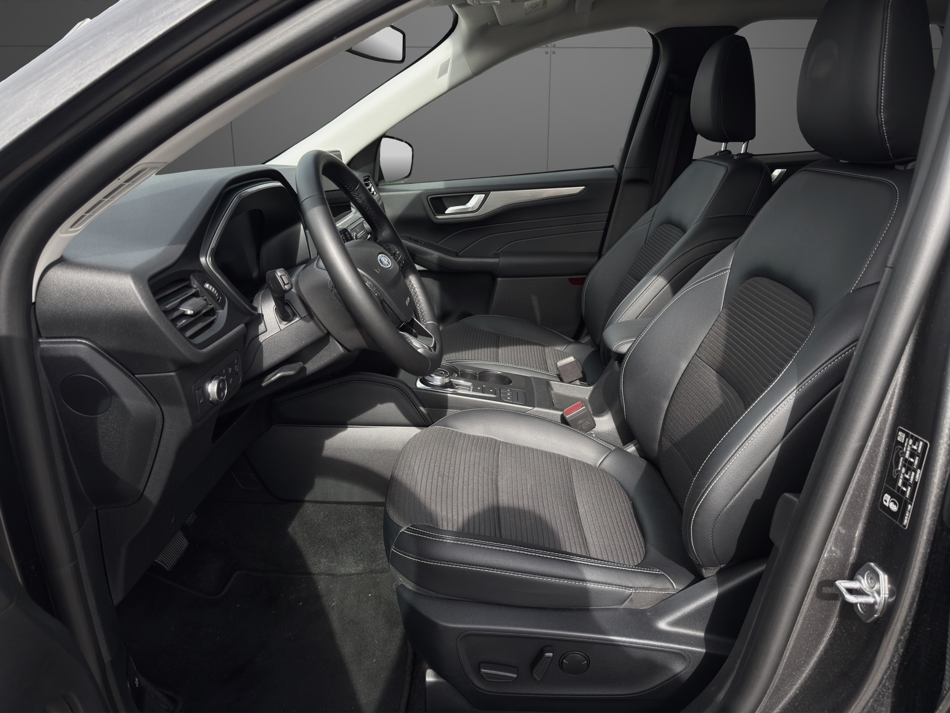 FORD Kuga 2.5 FHEV Titanium X 4WD-image-5