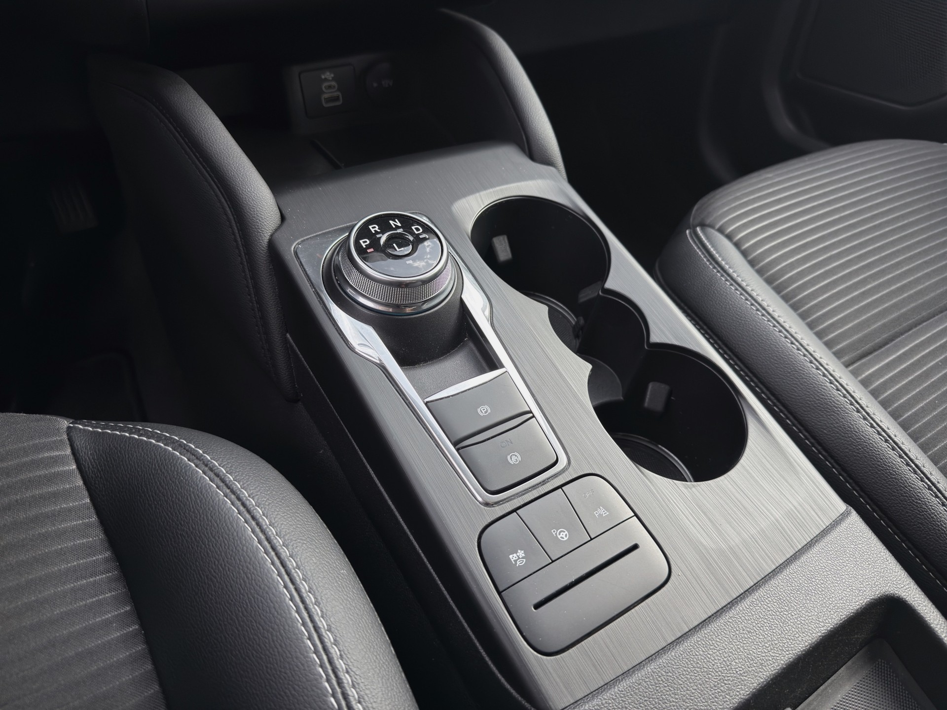 FORD Kuga 2.5 FHEV Titanium X 4WD-image-14