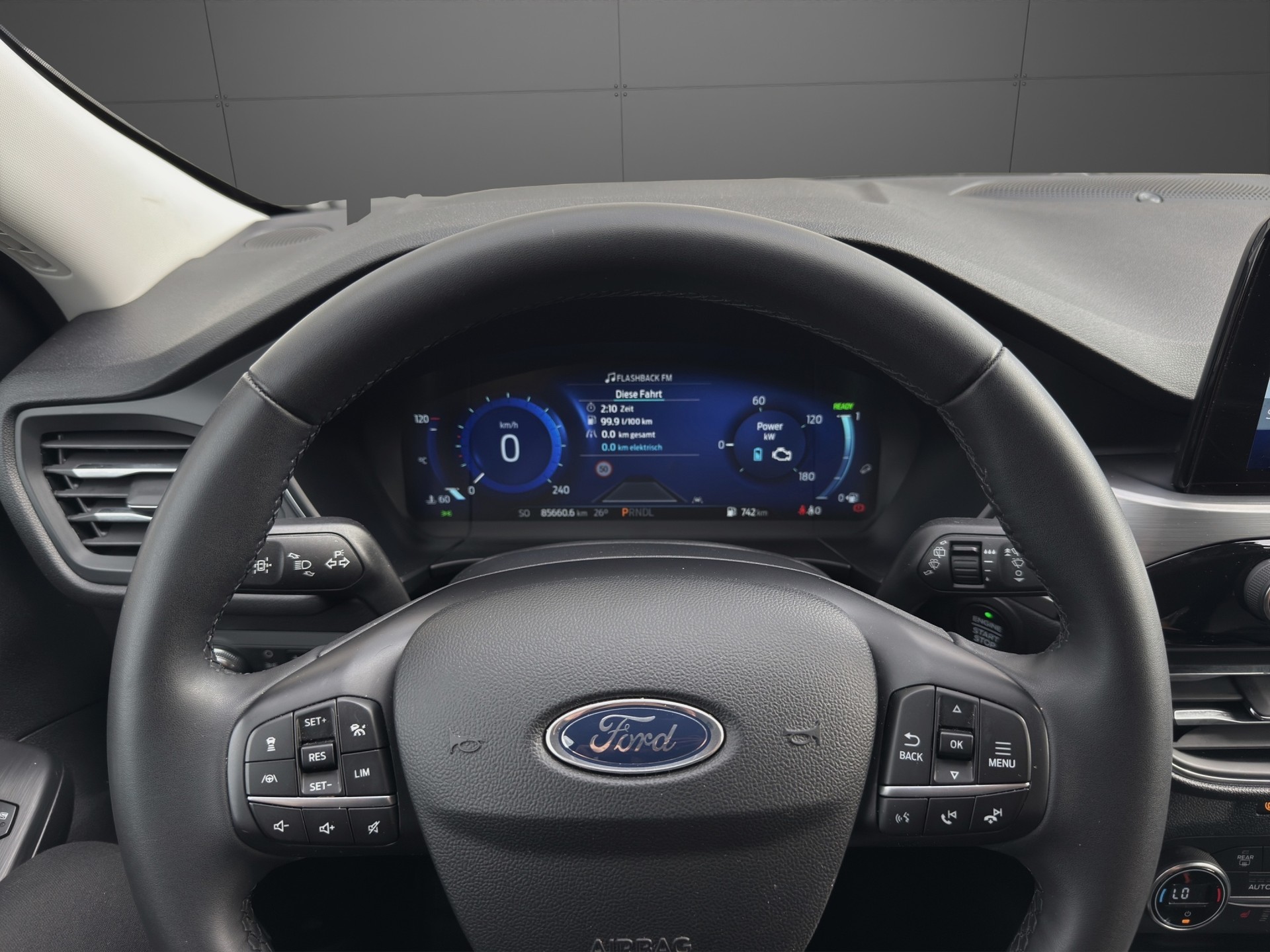 FORD Kuga 2.5 FHEV Titanium X 4WD-image-13