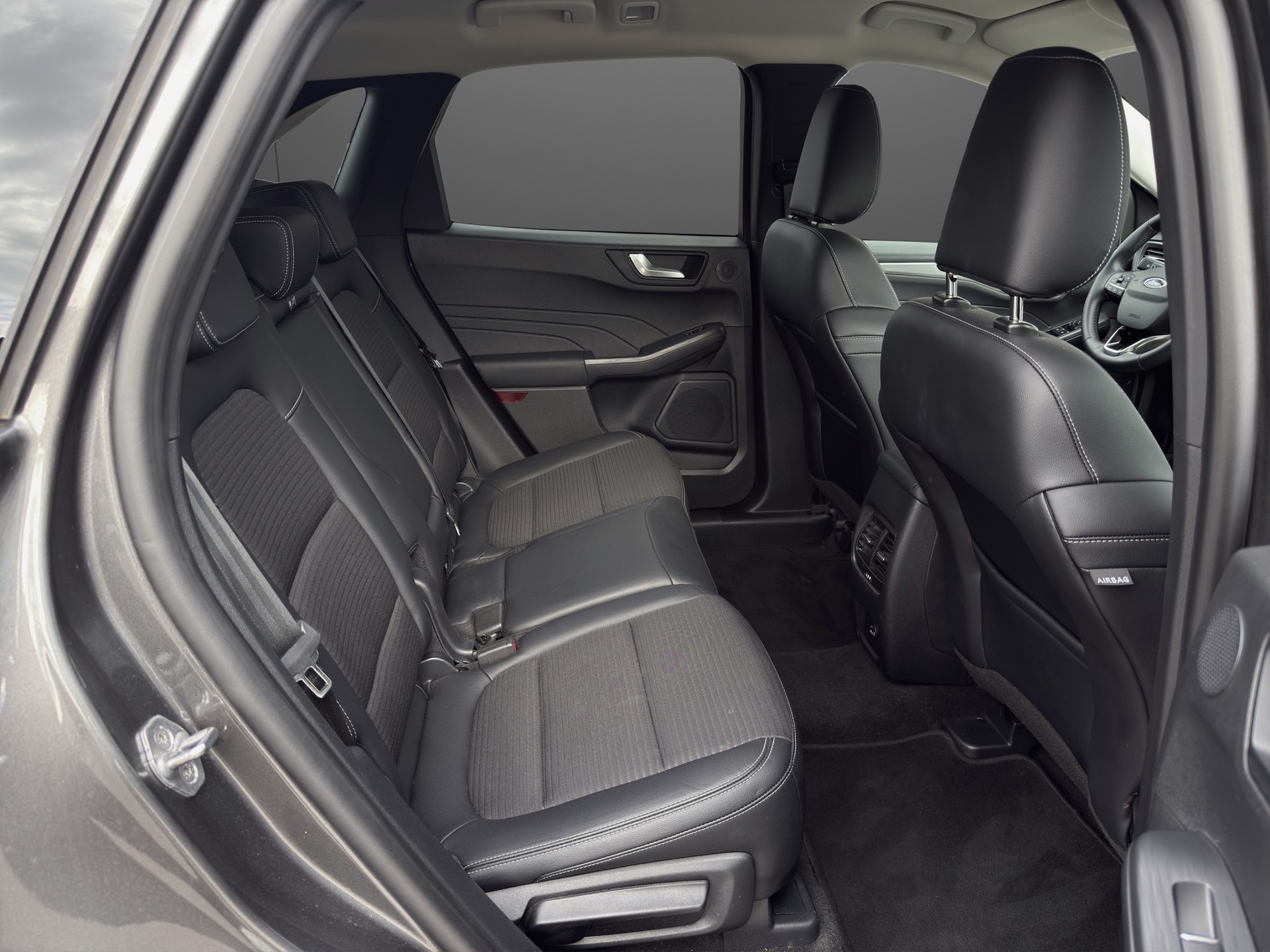 FORD Kuga 2.5 FHEV Titanium X 4WD-image-8