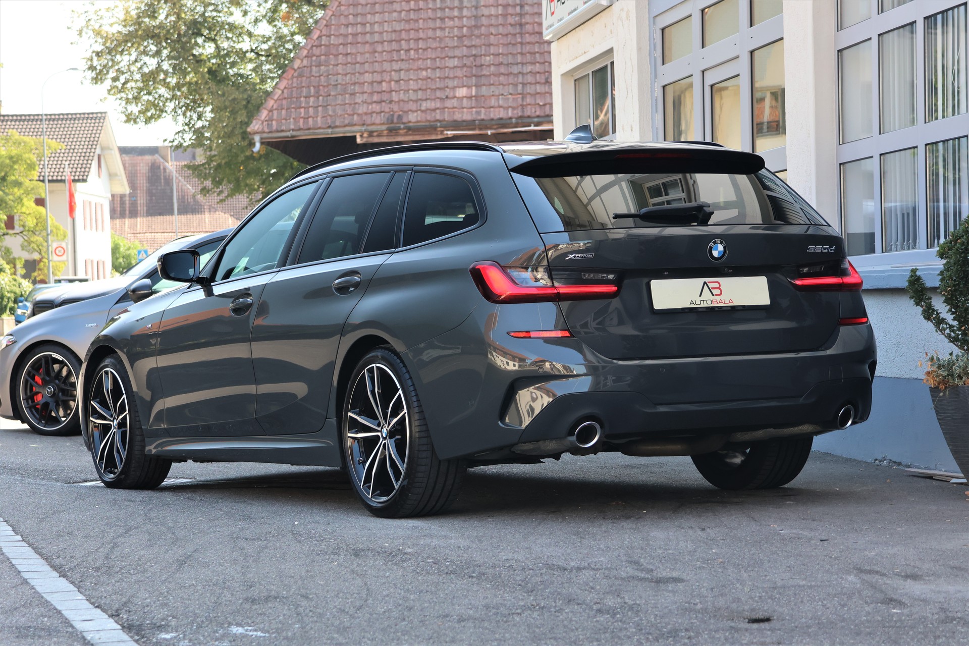 BMW 320d xDrive 48V Touring Pure M Sport Steptronic (CH)-image-2