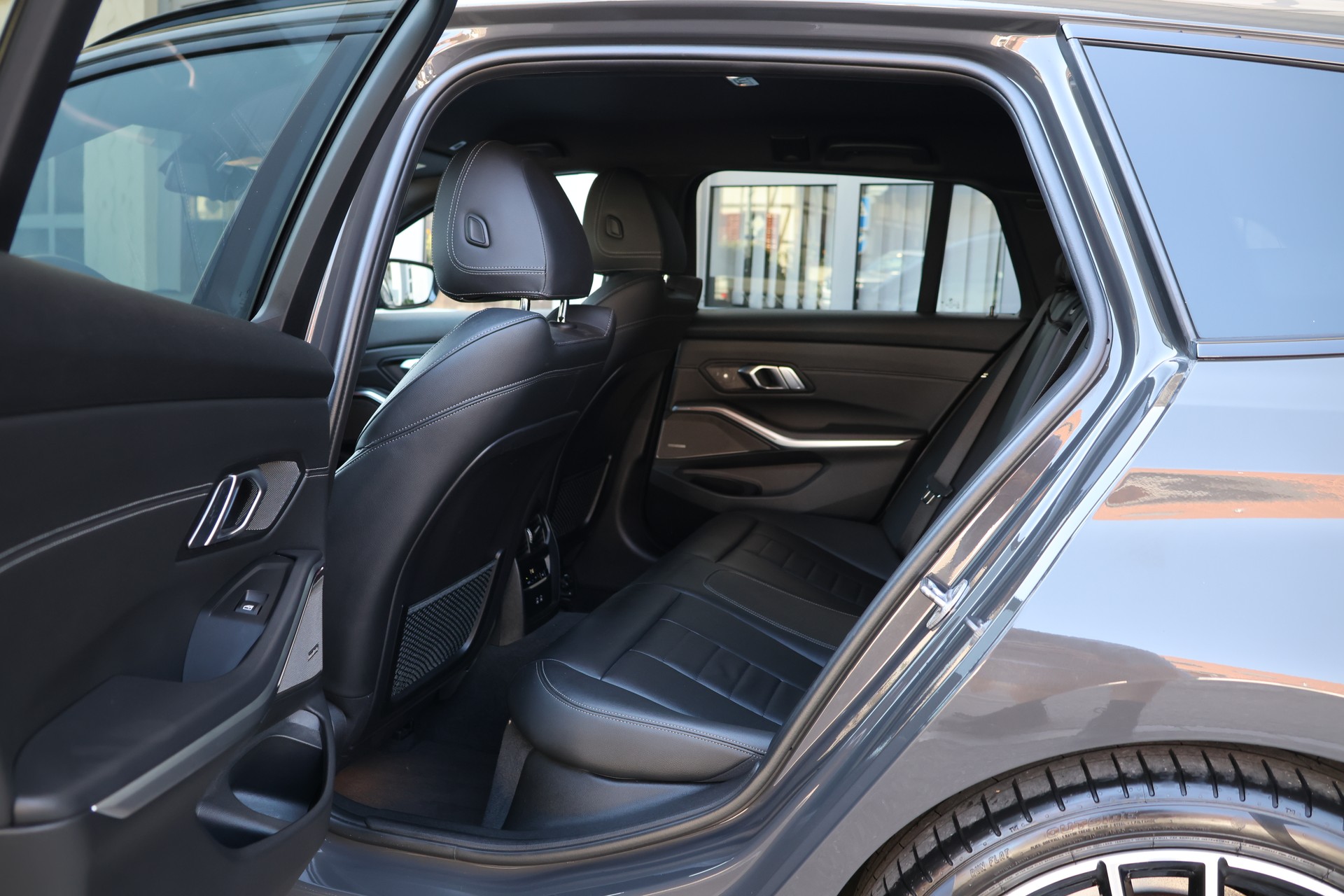 BMW 320d xDrive 48V Touring Pure M Sport Steptronic (CH)-image-14