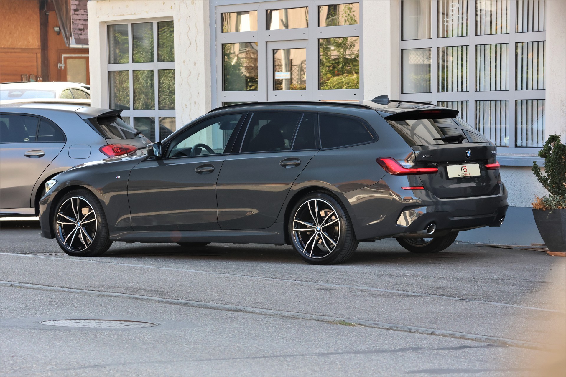BMW 320d xDrive 48V Touring Pure M Sport Steptronic (CH)-image-4