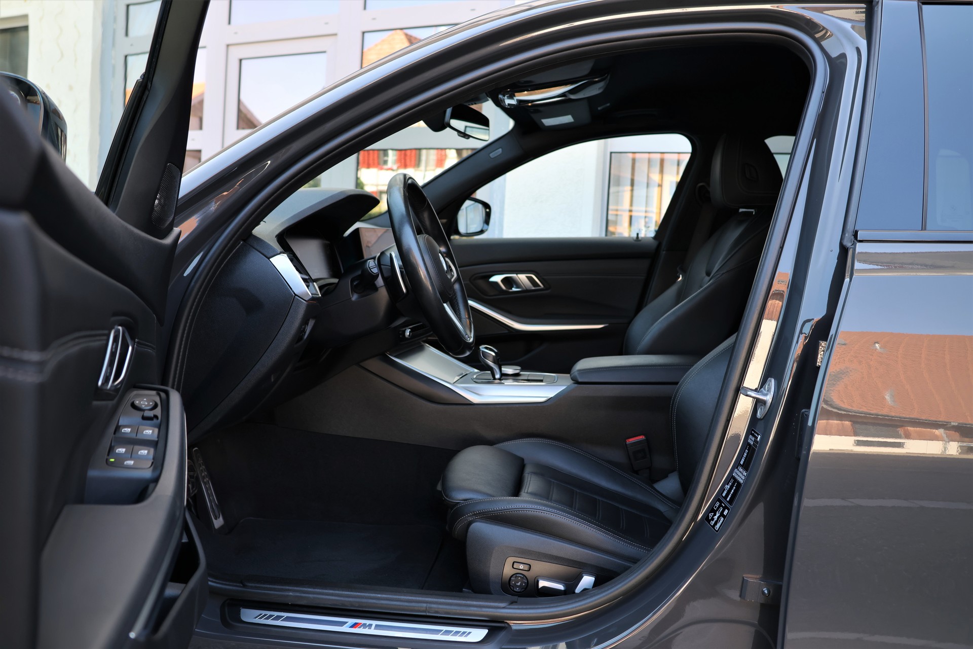 BMW 320d xDrive 48V Touring Pure M Sport Steptronic (CH)-image-9