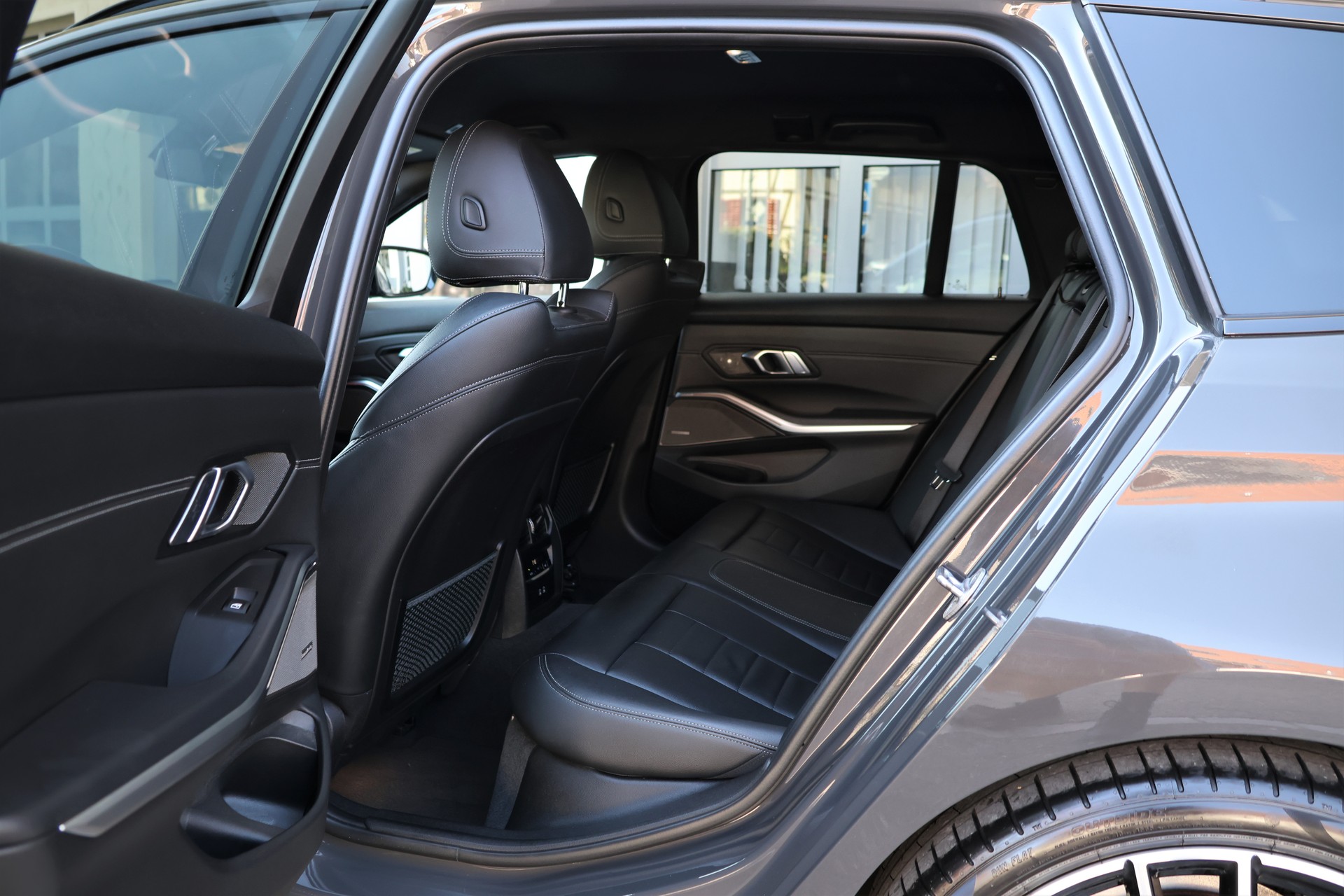 BMW 320d xDrive 48V Touring Pure M Sport Steptronic (CH)-image-13