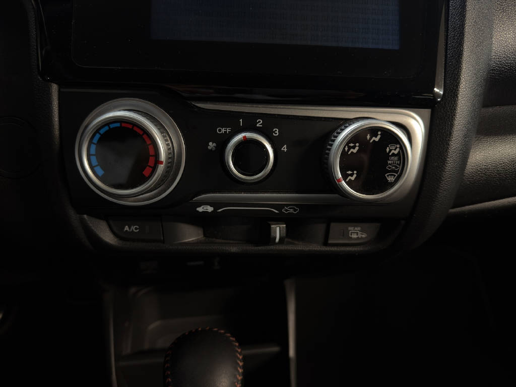 HONDA 1.5i-VTEC Dynamic CVT-image-17