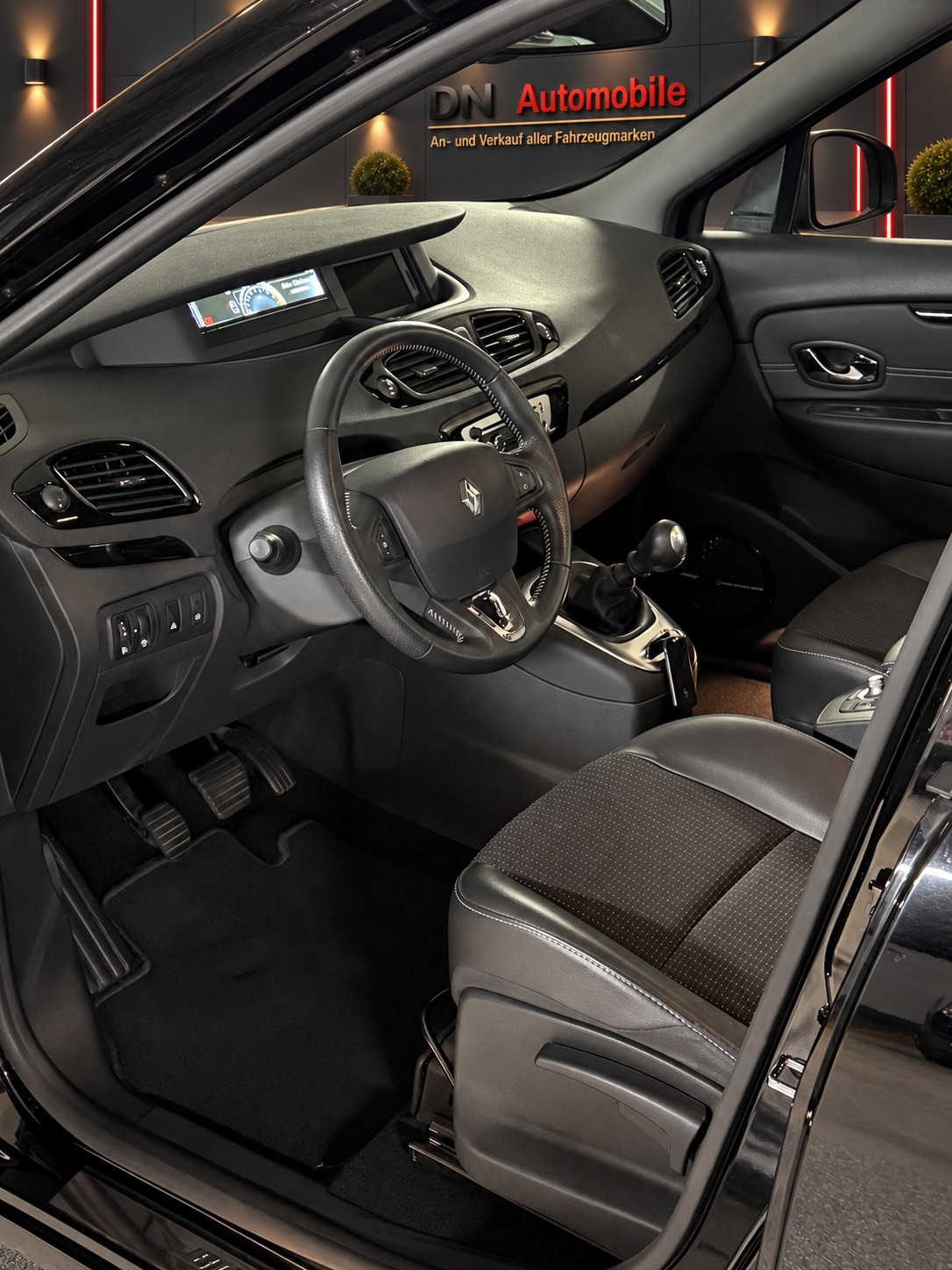 RENAULT Scénic 1.2 16V Turbo Bose Edition-image-7