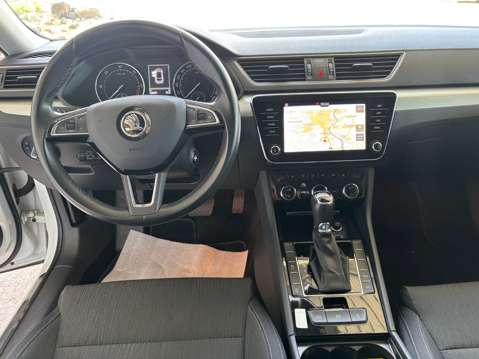 SKODA Superb Combi 2.0 TDi SportLine+ DSG-image-5