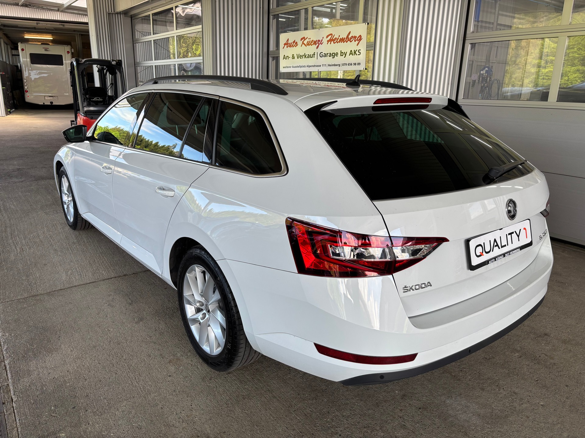 SKODA Superb Combi 2.0 TDi SportLine+ DSG-image-2