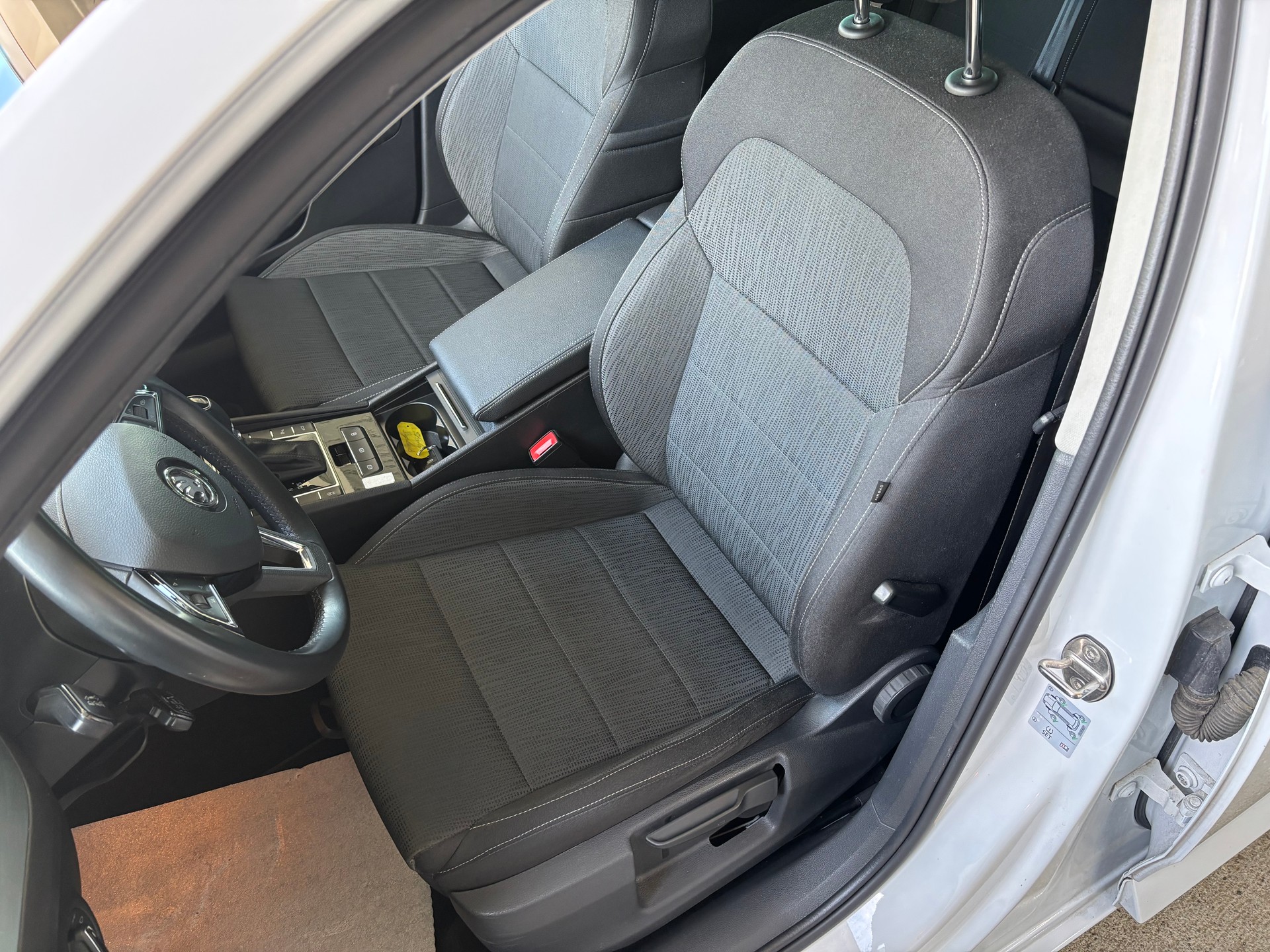 SKODA Superb Combi 2.0 TDi SportLine+ DSG-image-7