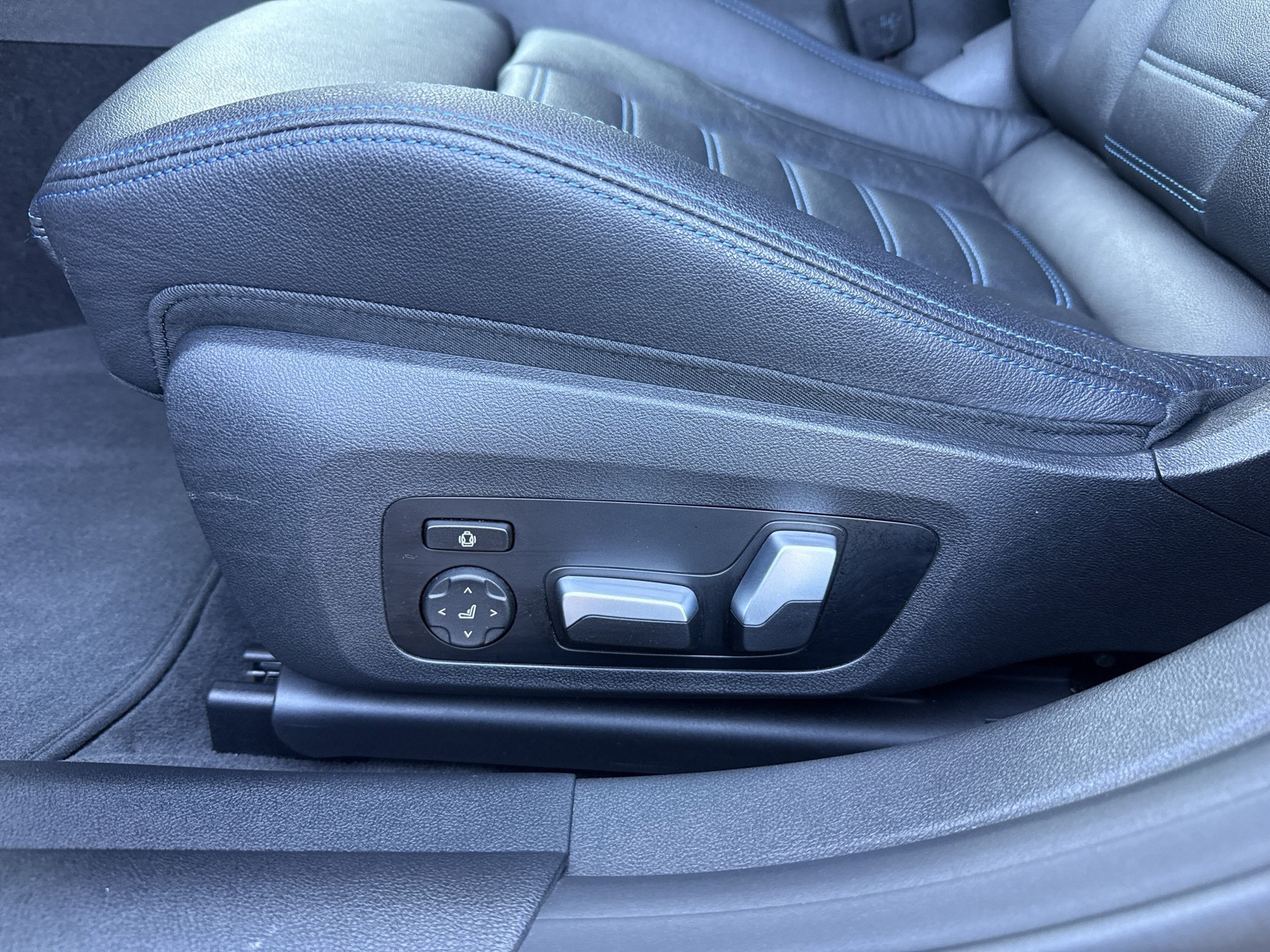 BMW i4 M50-image-17