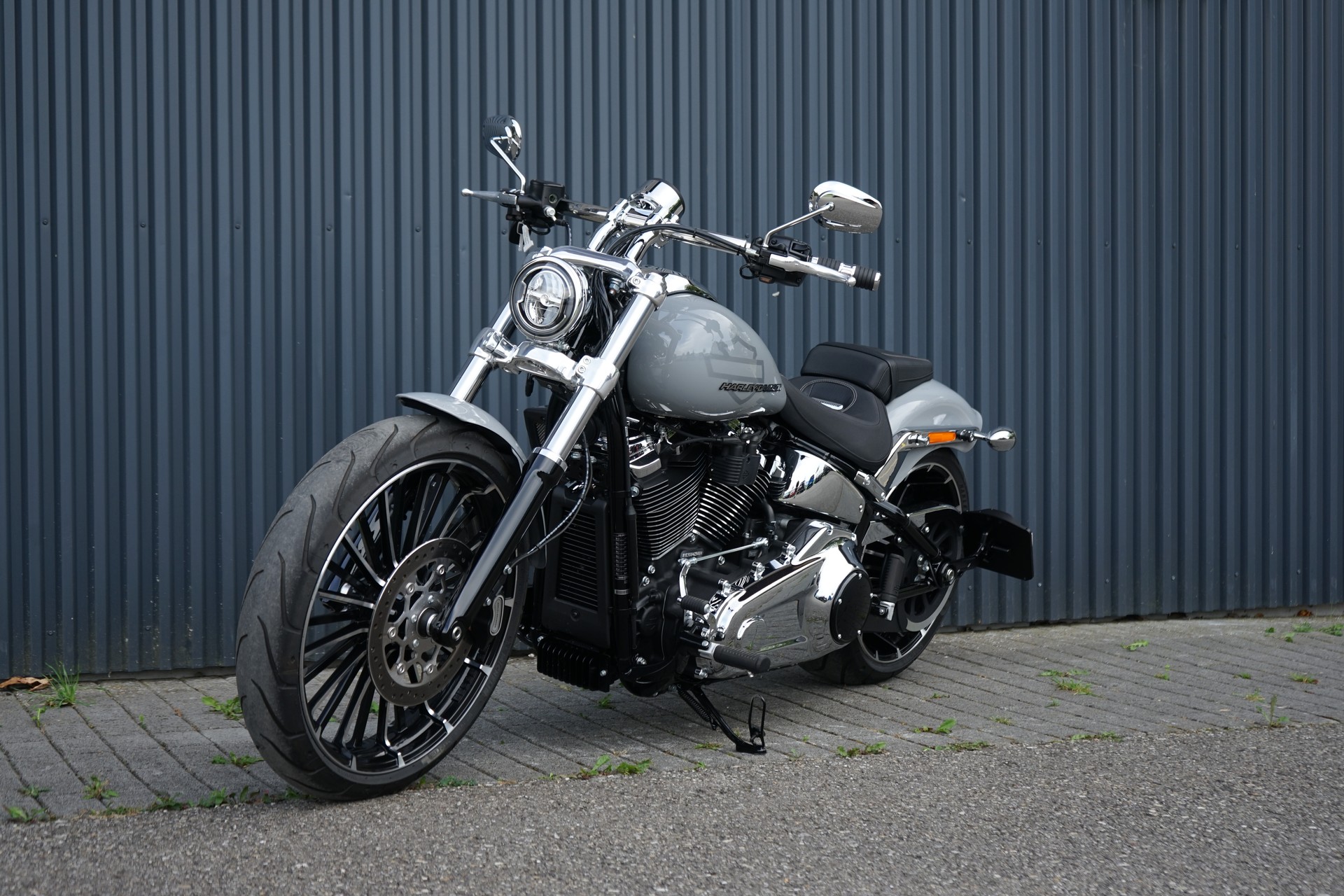 HARLEY-DAVIDSON FXBR Breakout 117ci-showroom-element-2