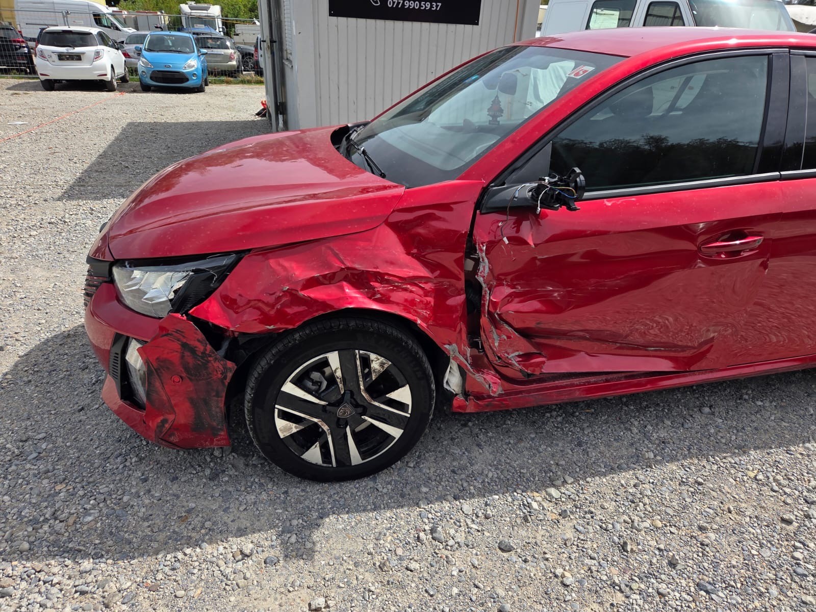 PEUGEOT 208 1.2 MHEV 110 Allure Premium-image-4