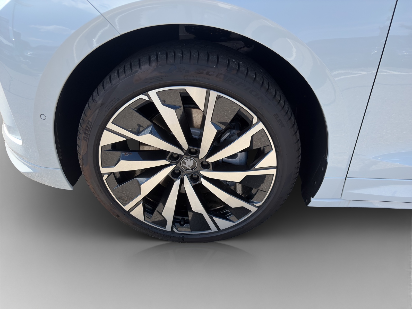 SKODA Enyaq 85x Sportline 4x4-image-13