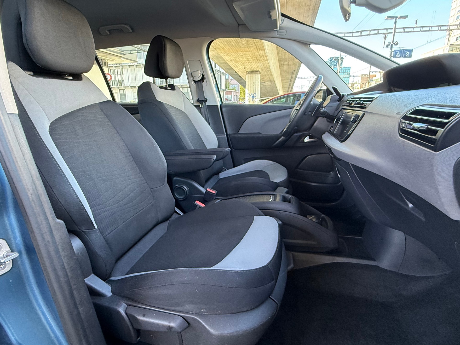 CITROEN Grand C4 Picasso 1.6 e-HDi Séduction EGS6-image-11