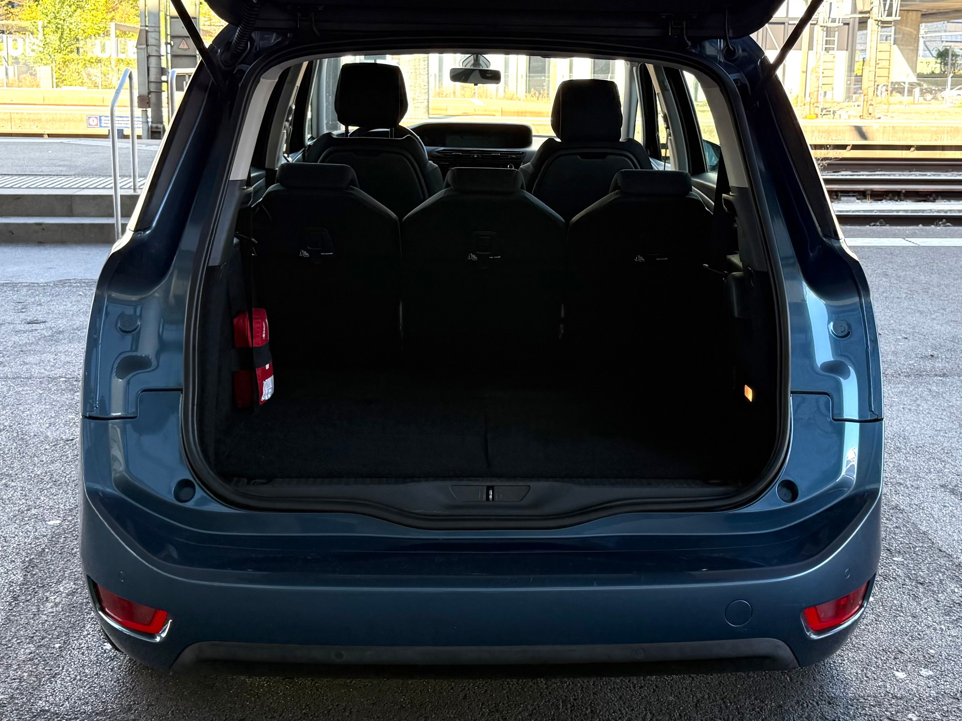 CITROEN Grand C4 Picasso 1.6 e-HDi Séduction EGS6-image-8