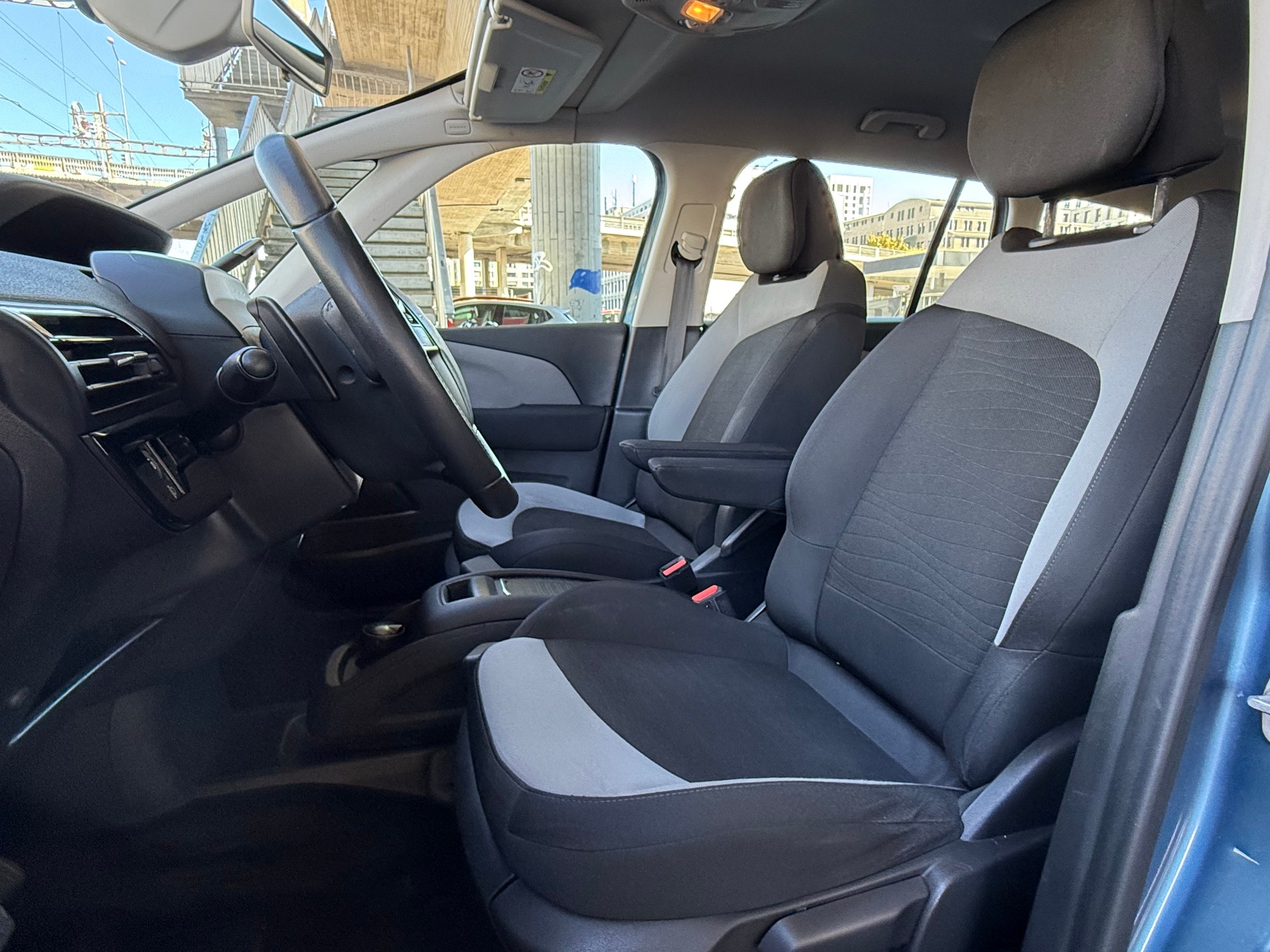 CITROEN Grand C4 Picasso 1.6 e-HDi Séduction EGS6-image-10