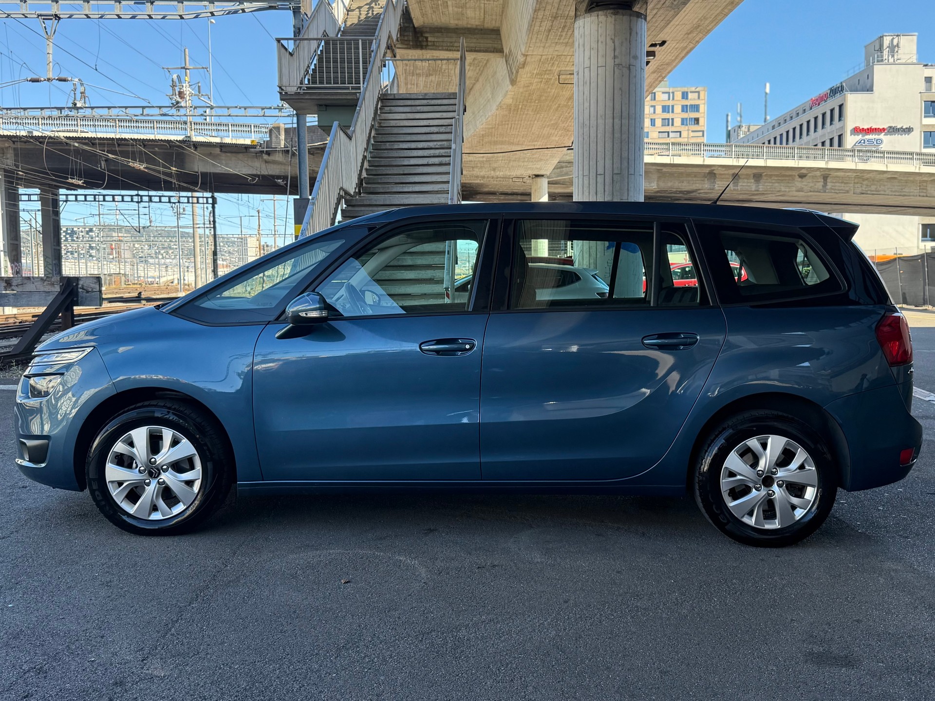 CITROEN Grand C4 Picasso 1.6 e-HDi Séduction EGS6-image-4