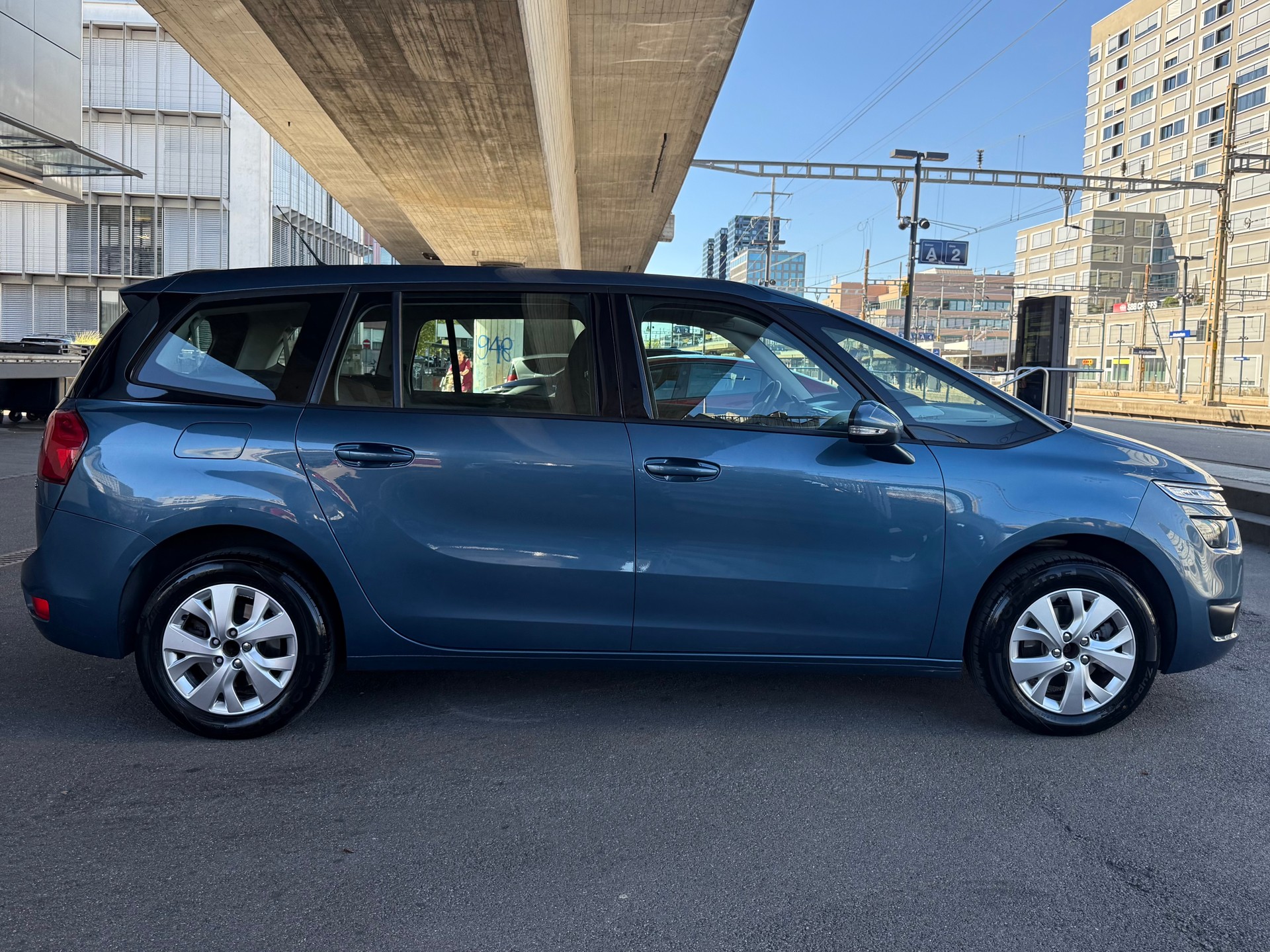 CITROEN Grand C4 Picasso 1.6 e-HDi Séduction EGS6-image-3