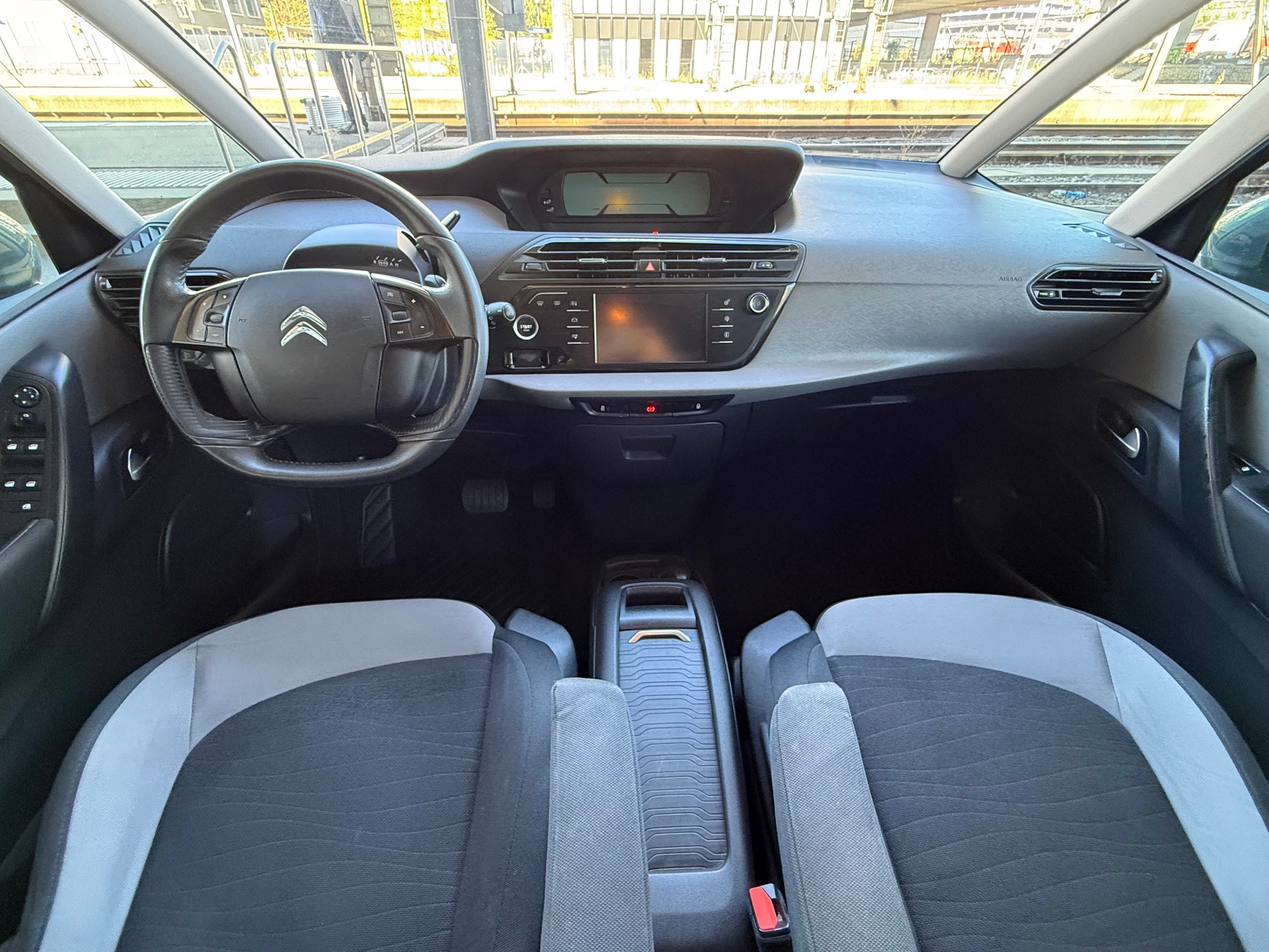 CITROEN Grand C4 Picasso 1.6 e-HDi Séduction EGS6-image-9