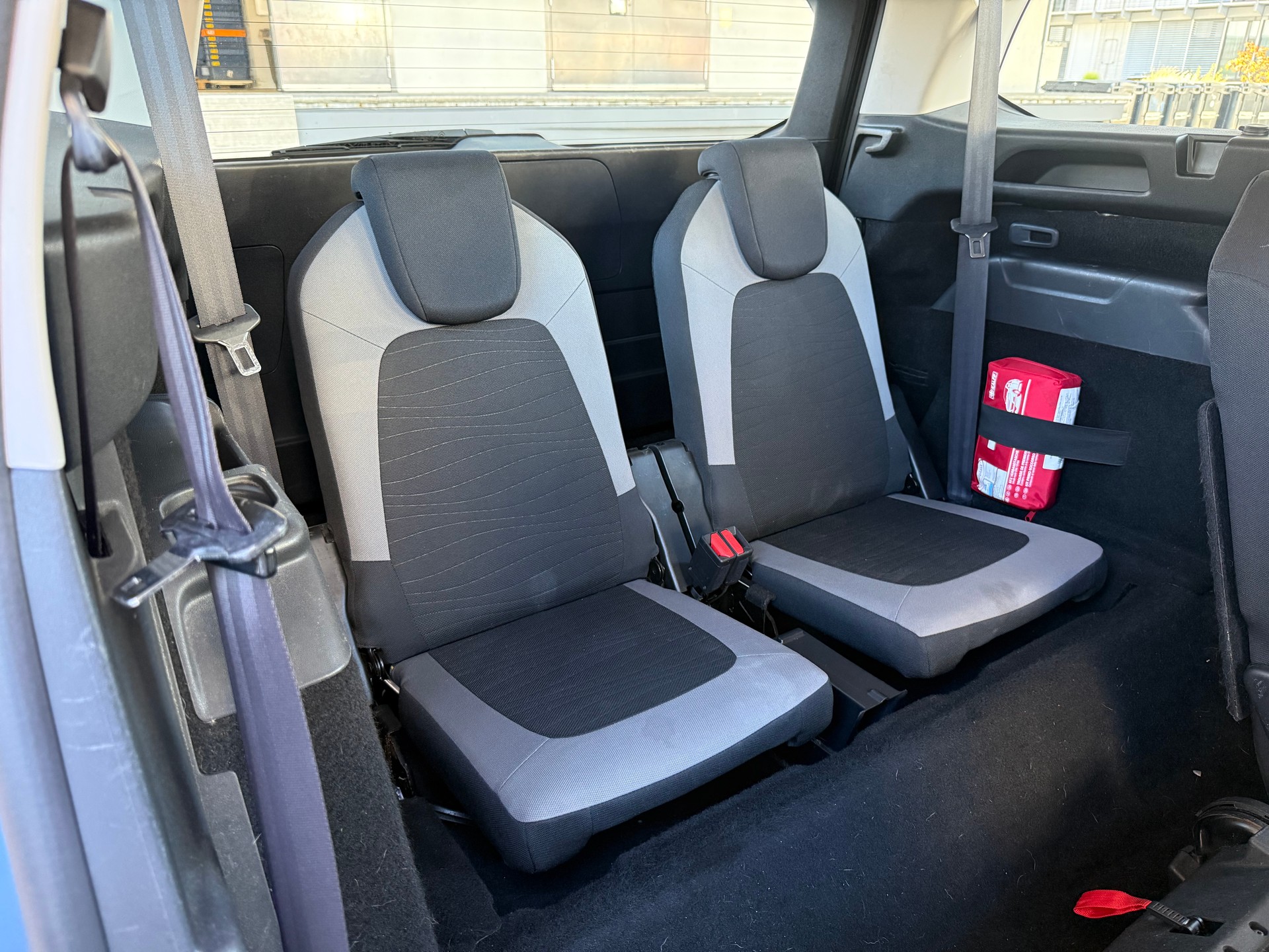 CITROEN Grand C4 Picasso 1.6 e-HDi Séduction EGS6-image-13