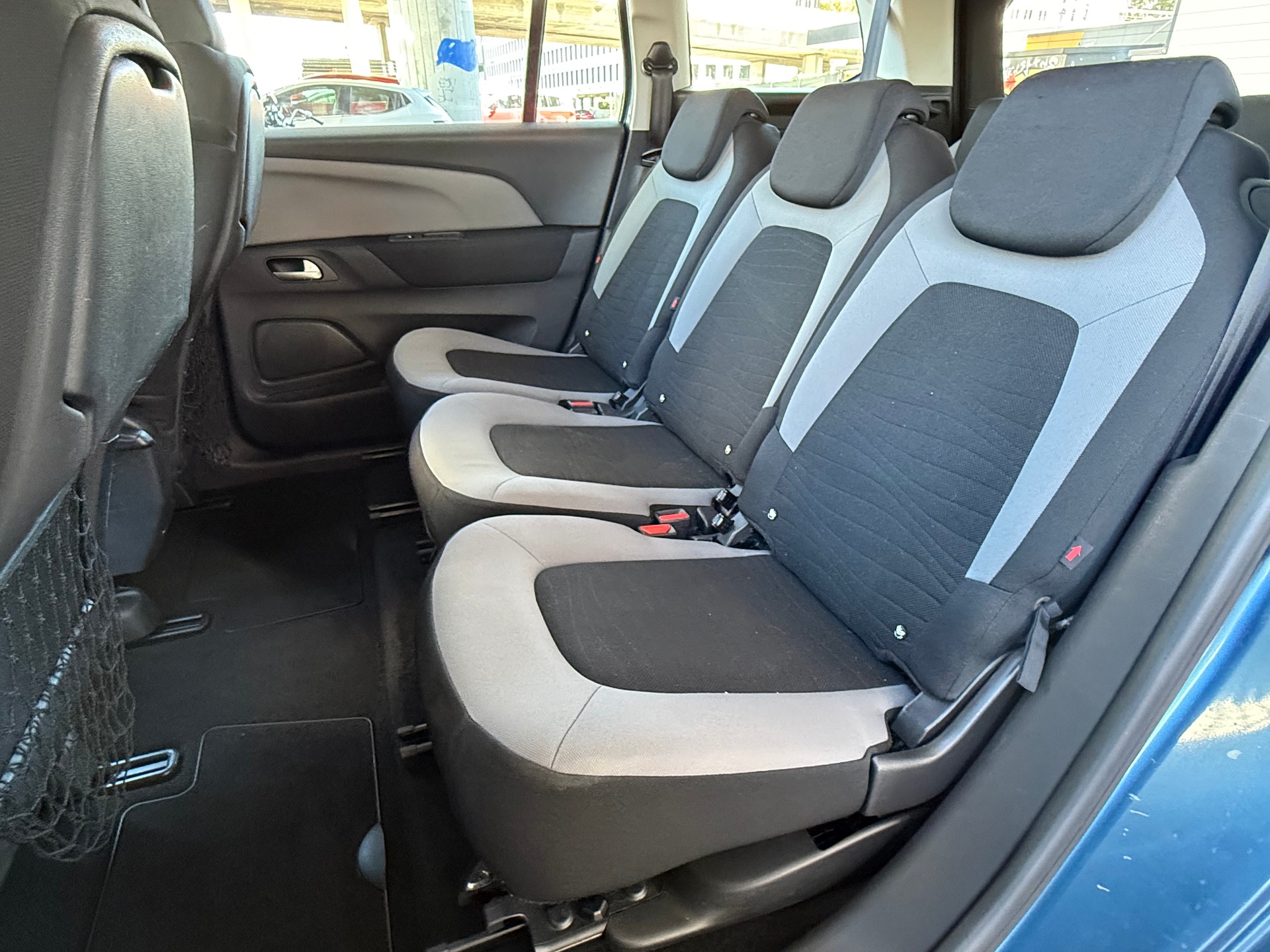 CITROEN Grand C4 Picasso 1.6 e-HDi Séduction EGS6-image-12