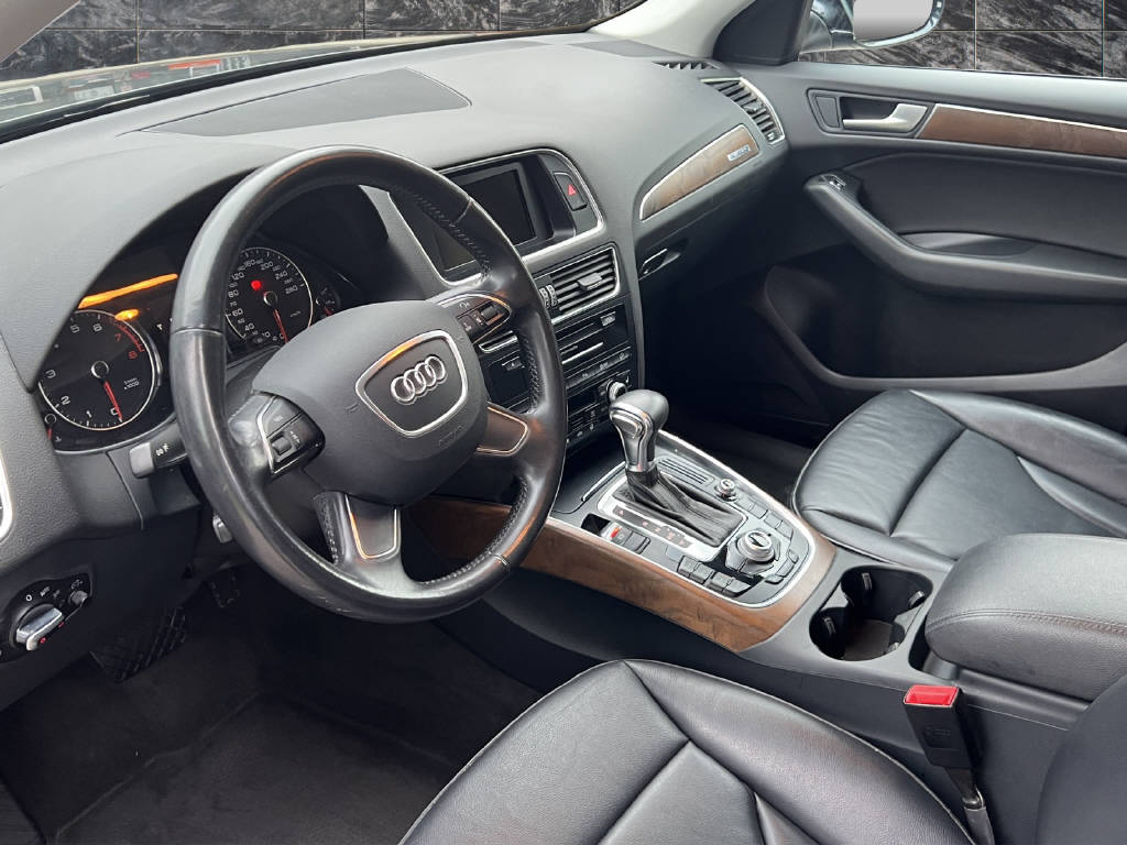 AUDI Q5 2.0 TFSI quattro T-Tronic-image-6