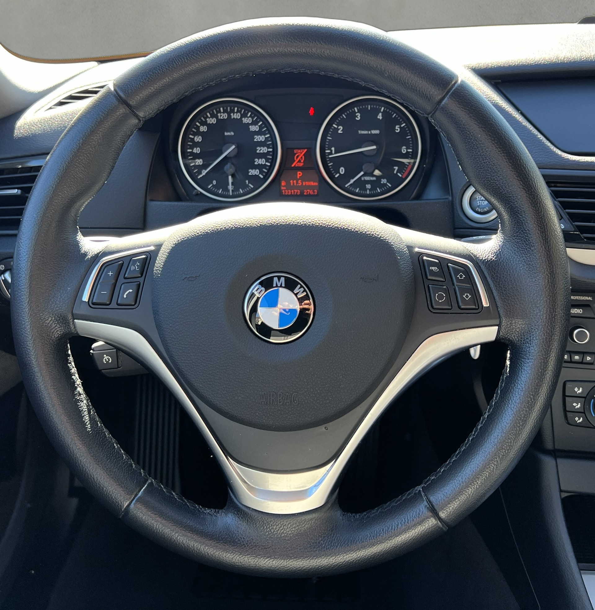 BMW X1 xDrive 20i Steptronic-image-17